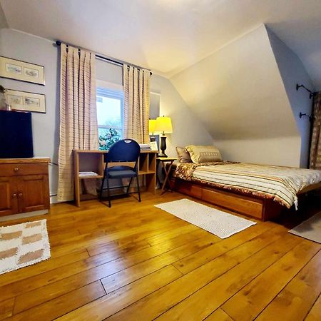Merj'S Guest House In Wolesly ウィニペグ エクステリア 写真