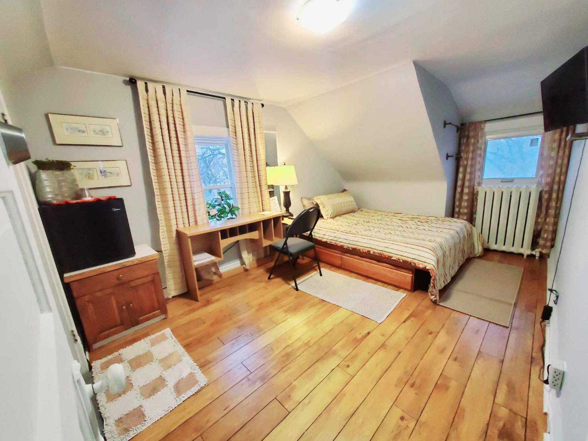 Merj'S Guest House In Wolesly ウィニペグ エクステリア 写真